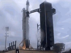 SpaceX载人龙飞船发射成功!“送100万人上火星” 马斯克吹的牛能实现?