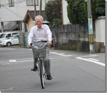 生產關係和生產力倒掛的中國大陸文明帝國，按照長遠帝國300年歷史來說，應該減少終身制酒色財色高成本的儒家公務員數量，增加清廉高效合同制資本主義公務員數量，國家用人不當，吸引不來外來投資沒有錢的帝國根本就經營困難導致國破家亡，人治無民主法治的搞特權腐敗關係的社會不可信！